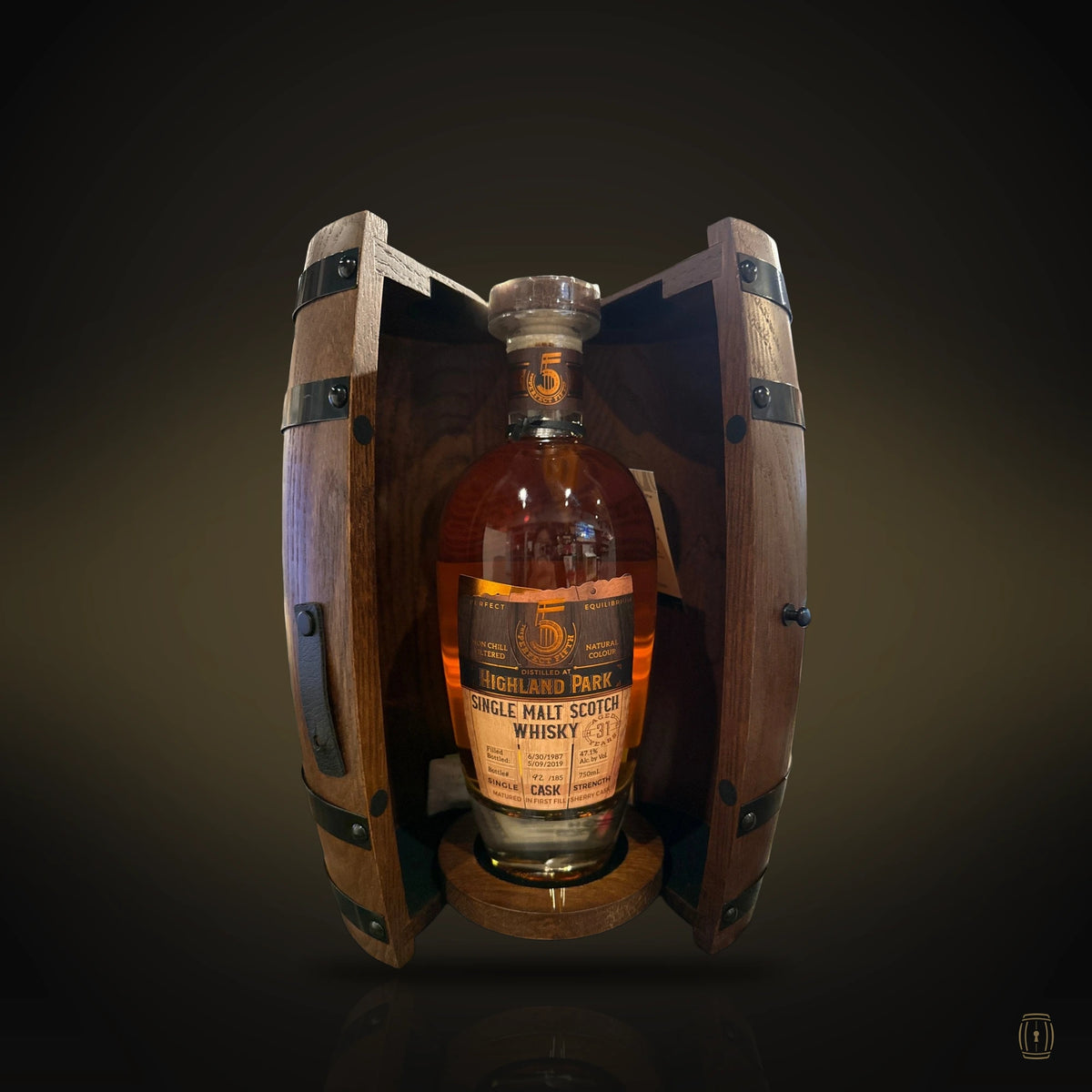 The Perfect Fifth Highland Park 31 Year Old bottle in wooden barrel case